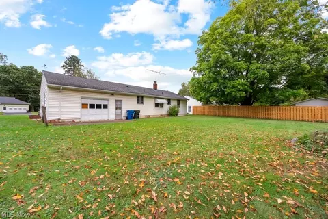 Exterior - 124 Yunker Ct, Elyria, OH 44035 photo 2 of 5