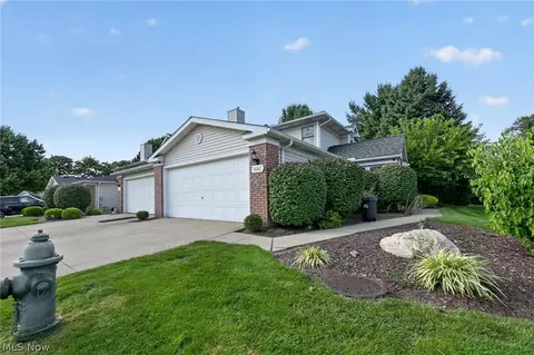 19342 Bradford Ct, Strongsville, OH 44149