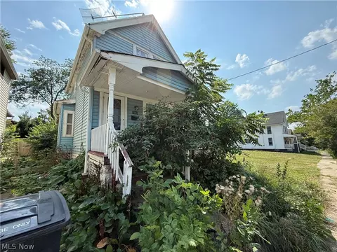 7908 Vineyard Ave, Cleveland, OH 44105