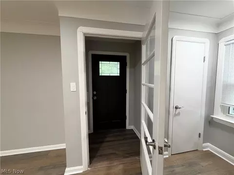 Entry Way - 90 E 207th St, Euclid, OH 44123 photo 1 of 3