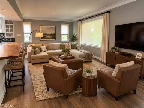 Living - 90 E 207th St, Euclid, OH 44123 photo 2 of 5