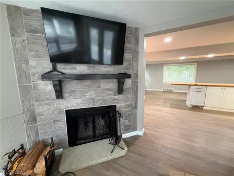 Living - 90 E 207th St, Euclid, OH 44123 photo 3 of 5