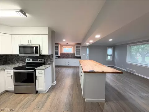 Kitchen - 90 E 207th St, Euclid, OH 44123 photo 2 of 3