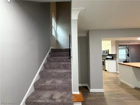 Entry Way - 90 E 207th St, Euclid, OH 44123 photo 2 of 3