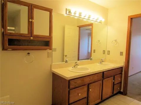 Bath - 7862 Walnut St #B, Boardman, OH 44512 photo 4 of 4