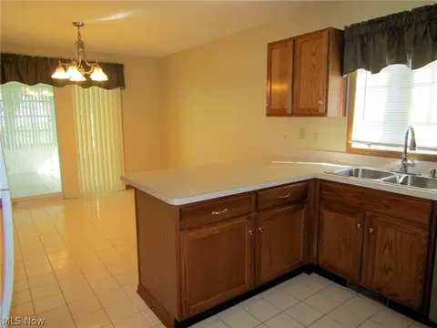 Kitchen - 7862 Walnut St #B, Boardman, OH 44512 photo 5 of 6