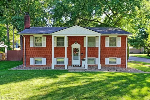1809 Lemont Dr, Poland, OH 44514