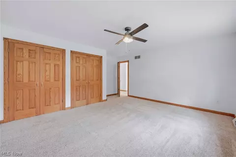 Bedroom - 2412 E Pointe Dr SE, Warren, OH 44484 photo 7 of 9