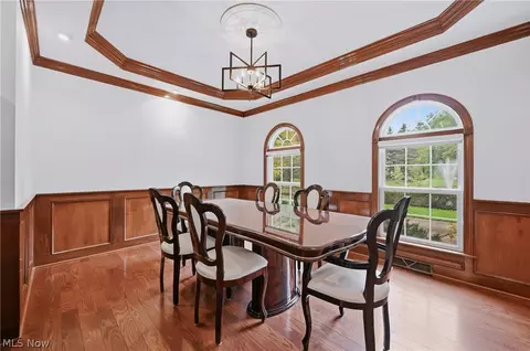 Dining - 2412 E Pointe Dr SE, Warren, OH 44484 photo 1 of 2