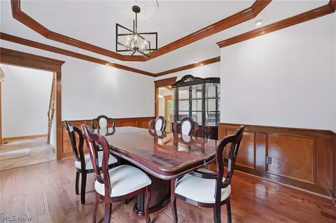 Dining - 2412 E Pointe Dr SE, Warren, OH 44484 photo 2 of 2