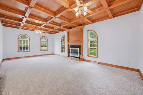 Living - 2412 E Pointe Dr SE, Warren, OH 44484 photo 1 of 3
