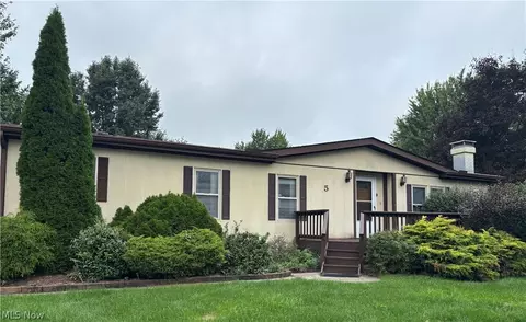 5 Kylie Ct, Olmsted Twp, OH 44138