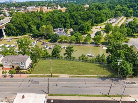 1587 Wooster Rd, Rocky River, OH 44116