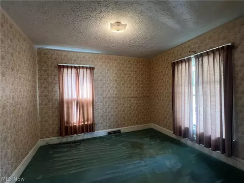 Bedroom - 1512 Ohio Ave, Ashtabula, OH 44004 photo 2 of 5