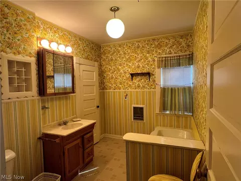 Bath - 1512 Ohio Ave, Ashtabula, OH 44004 photo 1 of 1