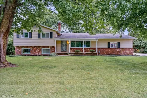 42650 Adelbert St, Elyria, OH 44035