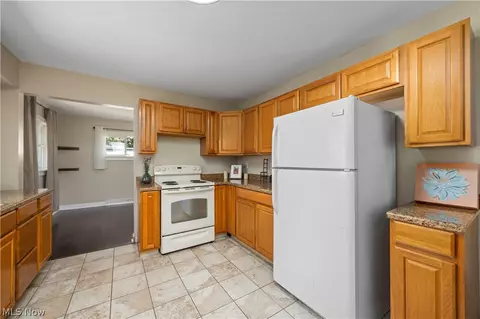Kitchen - 6860 Murray Ridge Rd, Elyria, OH 44035 photo 5 of 5