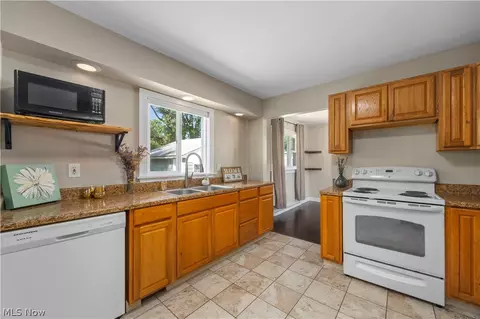 Kitchen - 6860 Murray Ridge Rd, Elyria, OH 44035 photo 3 of 5
