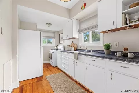 Kitchen - 287 E 248th St, Euclid, OH 44123 photo 2 of 2