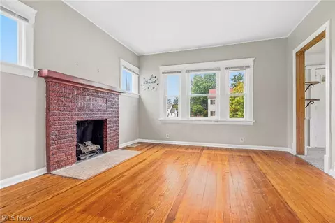 Living - 287 E 248th St, Euclid, OH 44123 photo 3 of 5