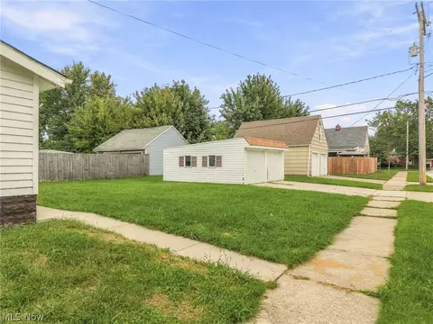 Exterior - 287 E 248th St, Euclid, OH 44123 photo 6 of 7