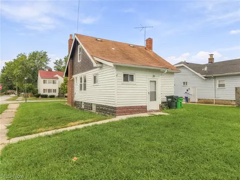 Exterior - 287 E 248th St, Euclid, OH 44123 photo 7 of 7
