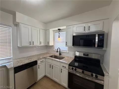 Kitchen - 39 Renee, Struthers, OH 44471 photo 2 of 2