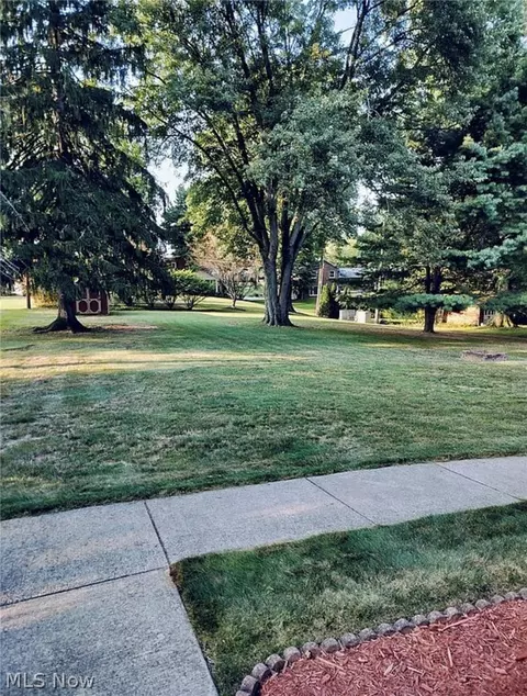 Exterior - 4825 Edinderry Dr NW, Canton, OH 44708 photo 1 of 3