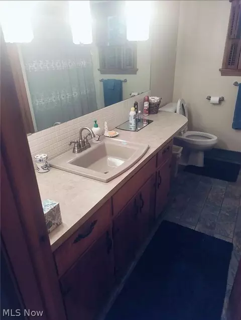 Bath - 4825 Edinderry Dr NW, Canton, OH 44708 photo 1 of 6