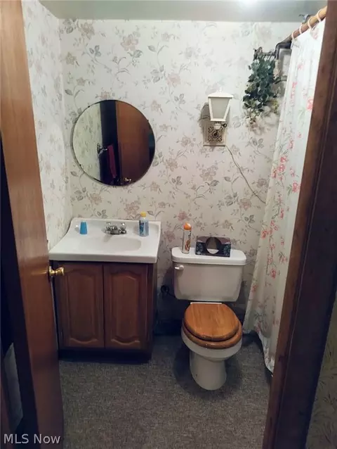 Bath - 4825 Edinderry Dr NW, Canton, OH 44708 photo 6 of 6