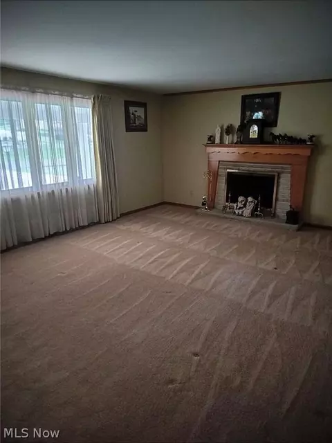 Living - 4825 Edinderry Dr NW, Canton, OH 44708 photo 1 of 1