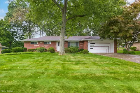 5157 Evergreen Dr, North Olmsted, OH 44070