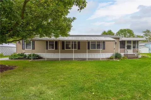 12 Overland Dr, Olmsted Twp, OH 44138