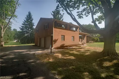 615 Summit St SE, North Canton, OH 44720