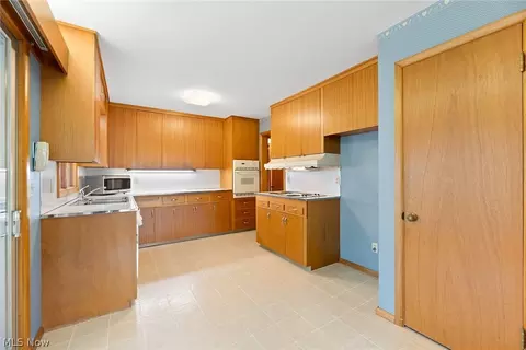 Kitchen - 101 Manning Dr, Berea, OH 44017 photo 1 of 5
