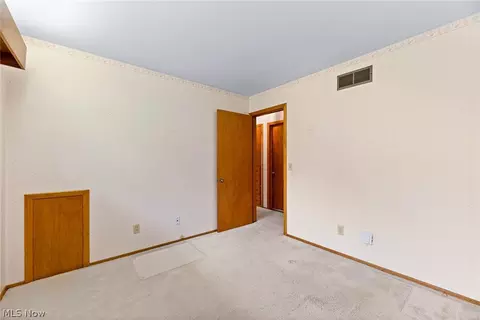 Bedroom - 101 Manning Dr, Berea, OH 44017 photo 11 of 12