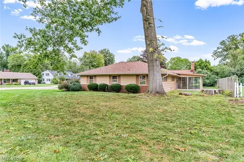 Exterior - 101 Manning Dr, Berea, OH 44017 photo 4 of 5