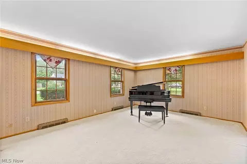 Living - 101 Manning Dr, Berea, OH 44017 photo 2 of 7