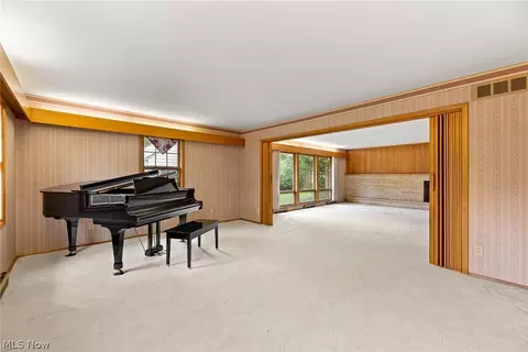 Living - 101 Manning Dr, Berea, OH 44017 photo 3 of 7