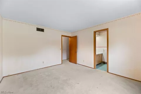 Bedroom - 101 Manning Dr, Berea, OH 44017 photo 4 of 12