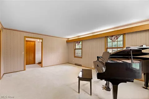 Living - 101 Manning Dr, Berea, OH 44017 photo 1 of 7