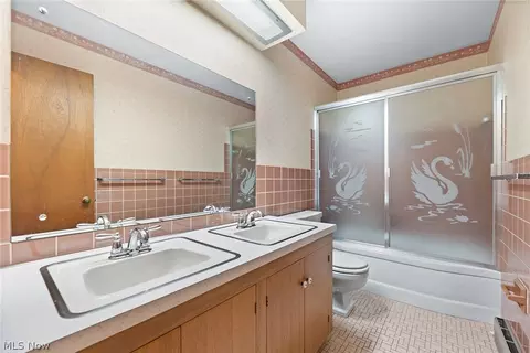 Bath - 101 Manning Dr, Berea, OH 44017 photo 2 of 2