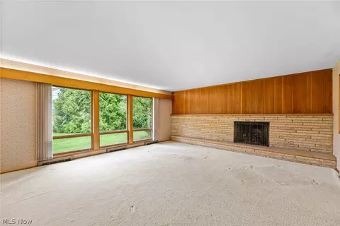Living - 101 Manning Dr, Berea, OH 44017 photo 5 of 7