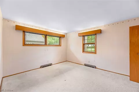 Bedroom - 101 Manning Dr, Berea, OH 44017 photo 6 of 12