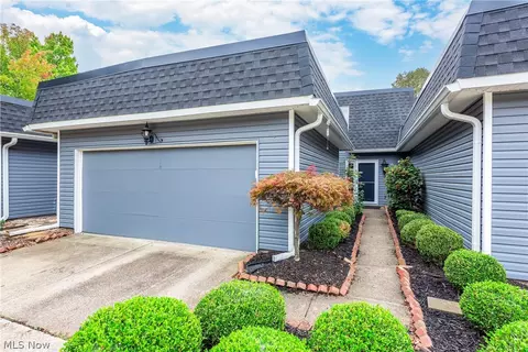 19245 Briarwood Ln, Strongsville, OH 44149