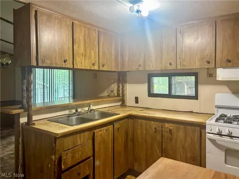 Kitchen - 1879 Difford Dr, Niles, OH 44446 photo 1 of 3