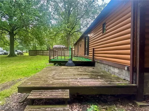 Exterior - 1879 Difford Dr, Niles, OH 44446 photo 5 of 8