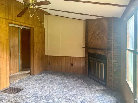 Living - 1879 Difford Dr, Niles, OH 44446 photo 4 of 4