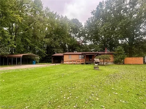 Exterior - 1879 Difford Dr, Niles, OH 44446 photo 1 of 8