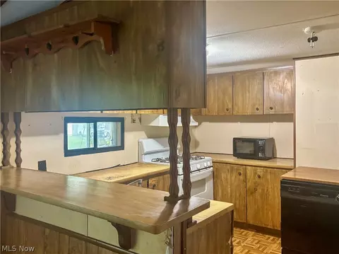Kitchen - 1879 Difford Dr, Niles, OH 44446 photo 3 of 3
